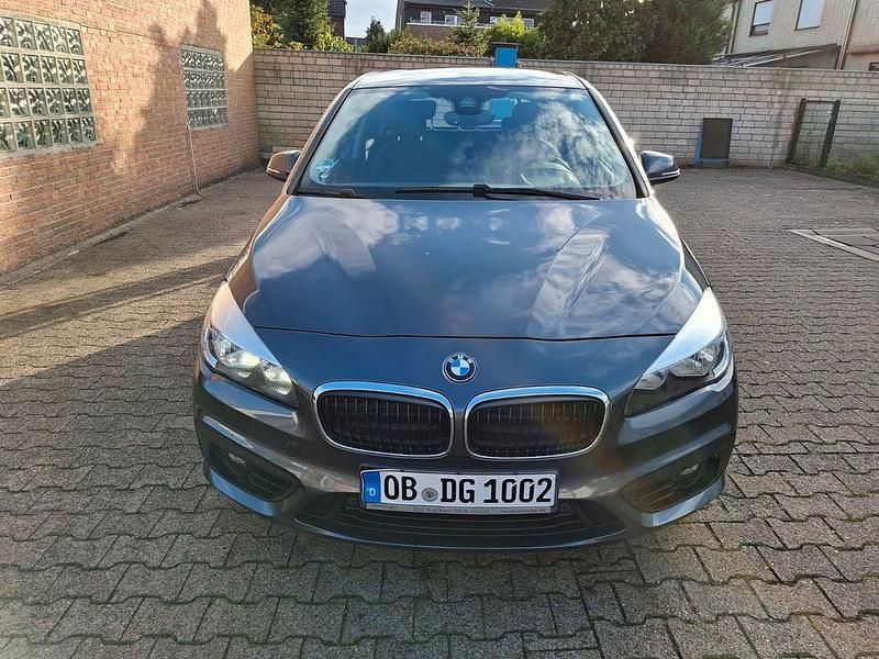 Grau Gebraucht 2016 BMW 216 Active Tourer Advantage Van / Kleinbus | 7.299 € (Guter Preis) - Bild 1/4
