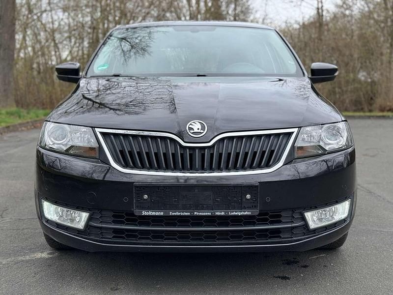 Gebraucht Skoda Rapid Joy 110 PS (80 kW) 2016 Schwarzmagic perleffekt Kleinwagen