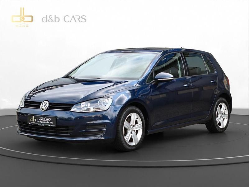 Blau Gebraucht 2013 VW Golf Comfortline Limousine | 11.990 € (Teuer) - Bild 1/4
