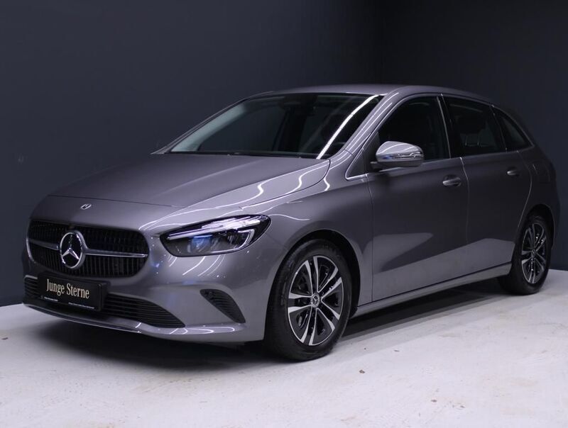 Metalliclack mountaingrau Gebraucht 2023 Mercedes B200 Progressive Van / Kleinbus | 28.470 € (Guter Preis) - Bild 1/4