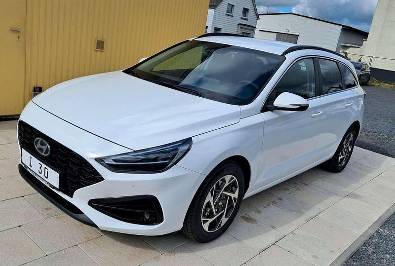 Saw atlasweiß Gebraucht 2024 Hyundai i30 Style Kombi | 23.999 € (Superpreis) - Bild 1/4