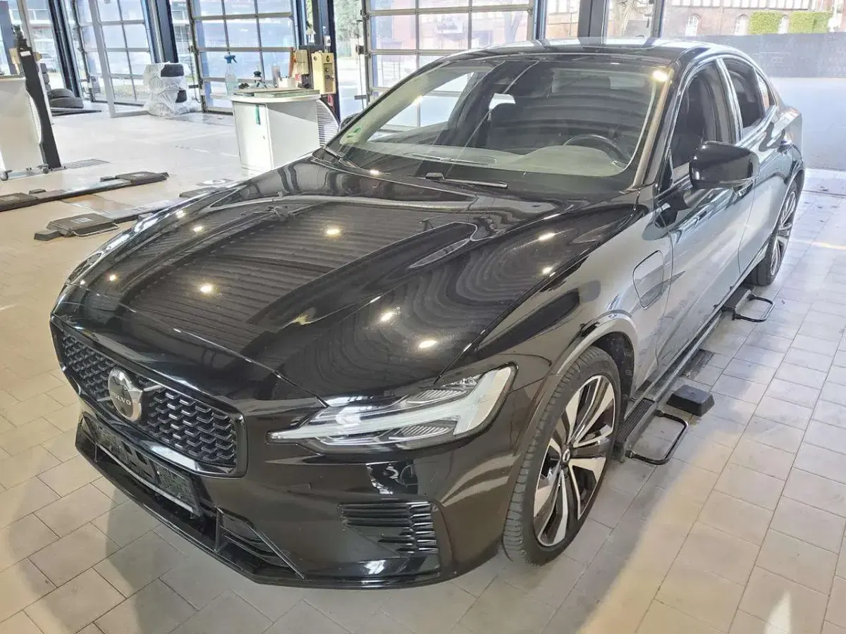 Usata Volvo S60 Plus 454 CV (333 kW) 2023 Nero Berlina