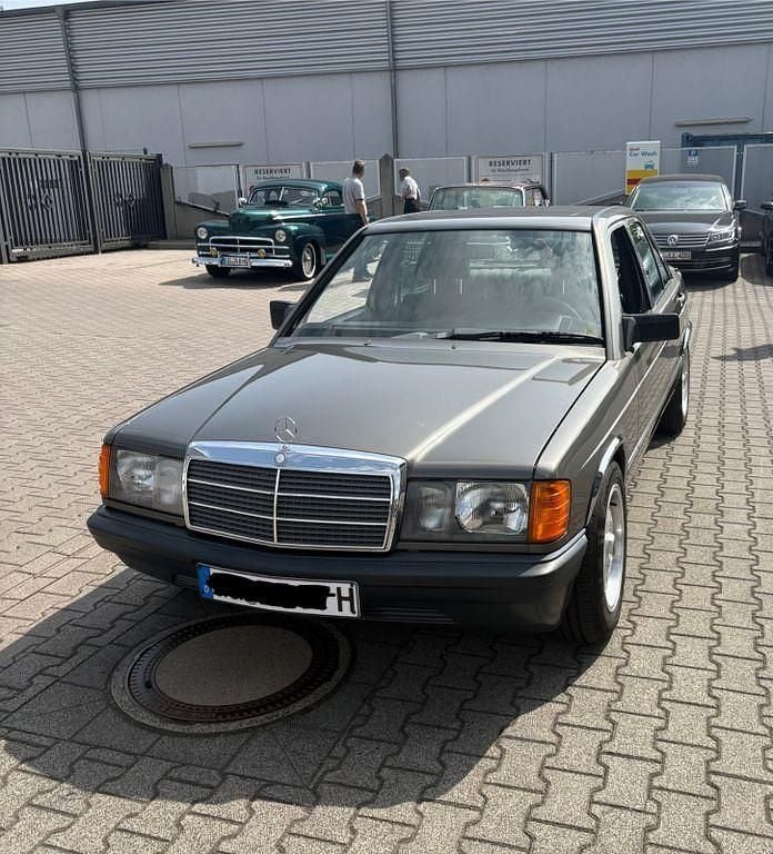 Gebraucht Mercedes 190 122 PS (89 kW) 1986 Grau Limousine