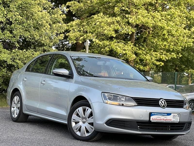 Silber Gebraucht 2012 VW Jetta Trendline Limousine | 6.999 € (Fairer Preis) - Bild 1/4