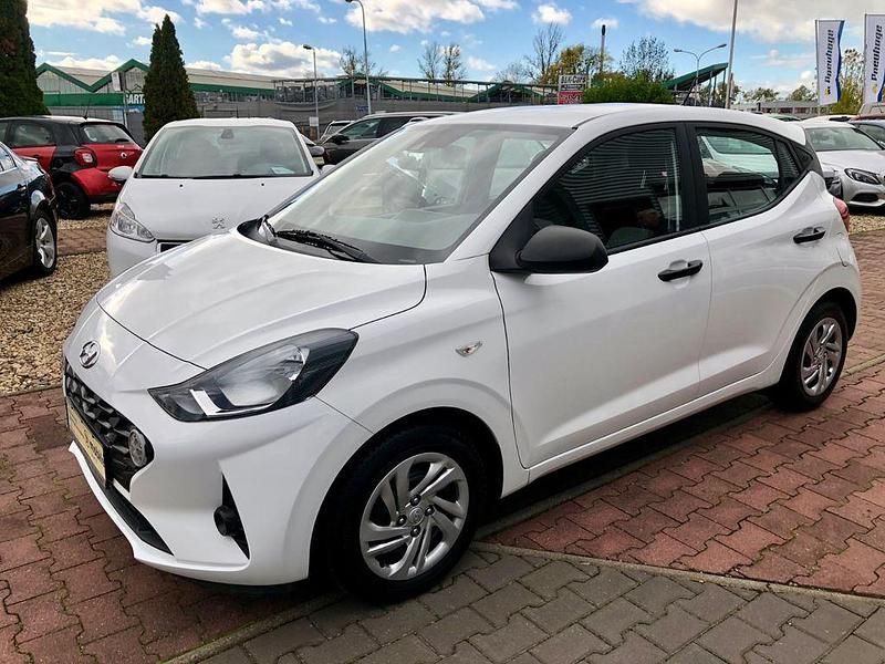 Gebraucht Hyundai i10 67 PS (49 kW) 2021 Weiß Kleinwagen