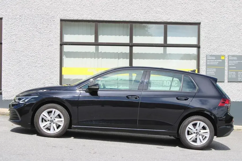 Gebraucht VW Golf VIII Life 110 PS (80 kW) 2022 Schwarz Limousine
