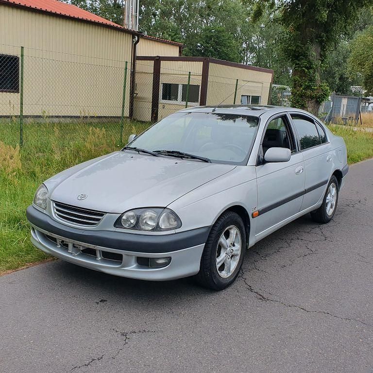 Silber Gebraucht 1999 Toyota Avensis Limousine | 2.800 € (Fairer Preis) - Bild 1/4