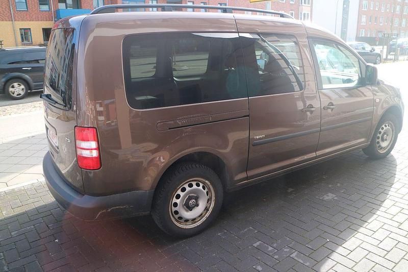 Gebraucht VW Caddy Maxi S 105 PS (77 kW) 2015 Braun Van / Kleinbus