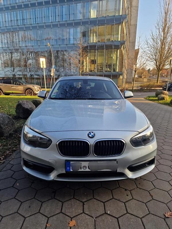 Silber Gebraucht 2017 BMW 118 Kleinwagen | 13.500 € (Fairer Preis) - Bild 1/4