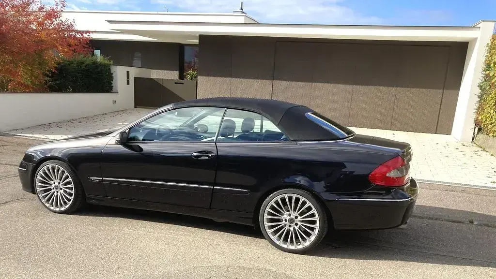 Gebraucht Mercedes CLK350 Avantgarde 272 PS (200 kW) 2007 Schwarz Cabrio
