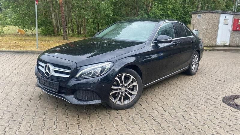Schwarz Gebraucht 2018 Mercedes C180 Limousine | 16.350 € (Fairer Preis) - Bild 1/4