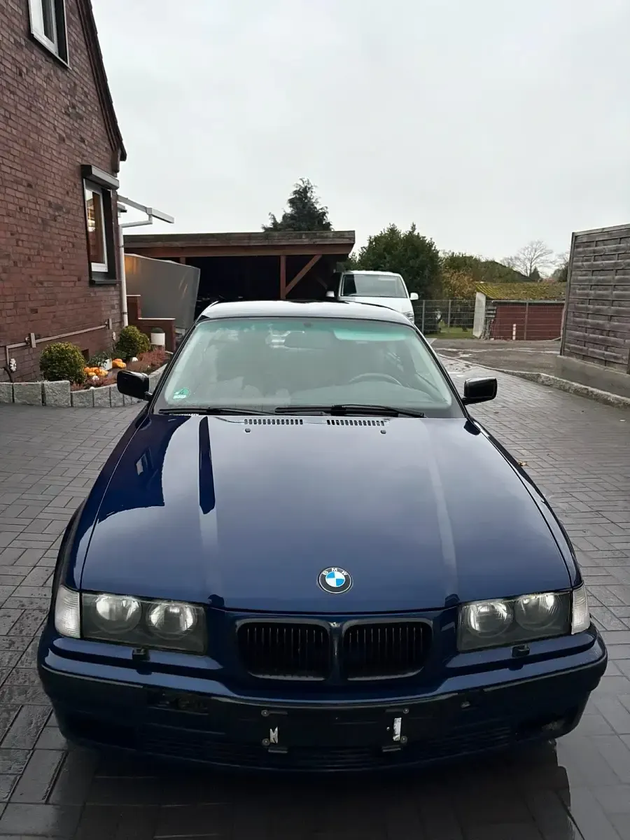 Brugt BMW 320 Basis 150 HK (110 kW) 1997 Blå Coupe