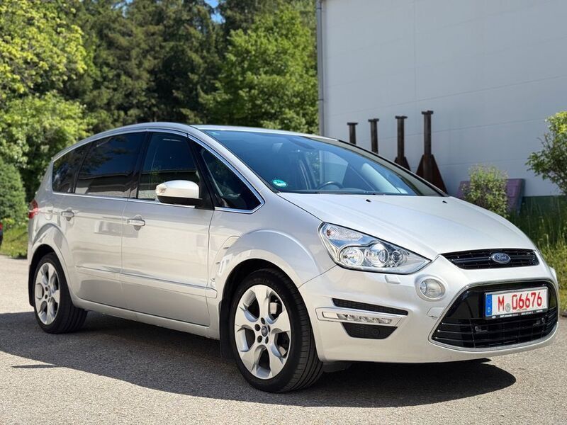 Grau Gebraucht 2015 Ford S-MAX Titanium Van / Kleinbus | 13.699 € (Guter Preis) - Bild 1/4