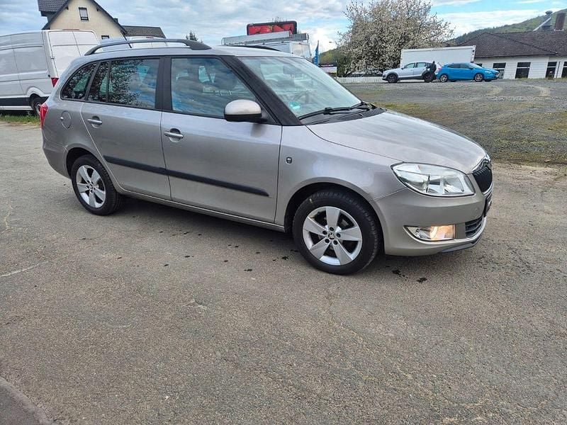 Gebraucht Skoda Fabia Elegance 90 PS (66 kW) 2014 Gold Kombi