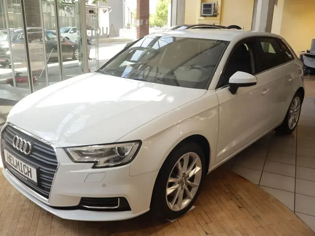 Second-hand Audi A3 Sport 150 CP (110 kW) 2018 Alb Berlinǎ