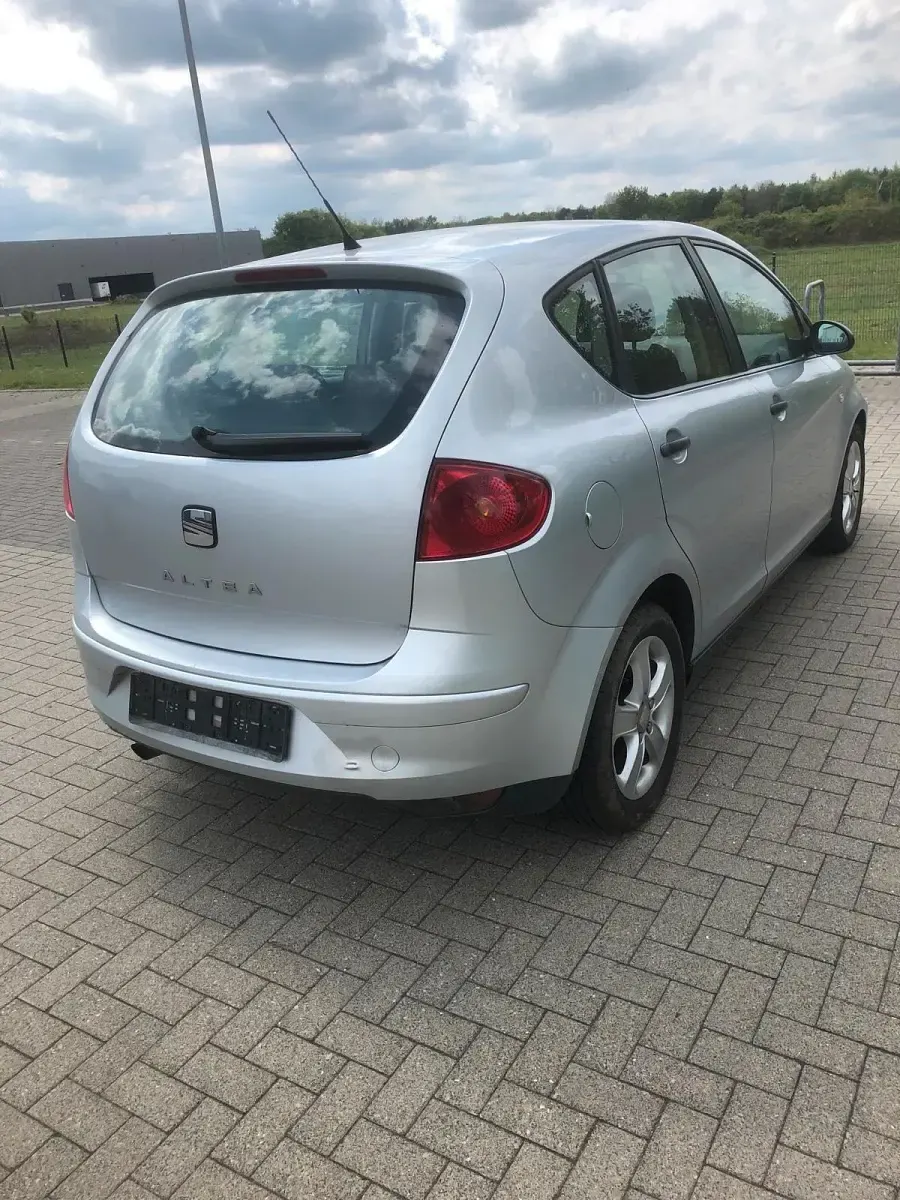 Używany Seat Altea 105 KM (77 kW) 2007 Srebrny Kombi