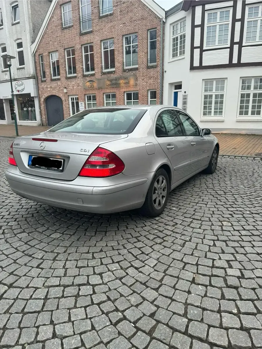 Gebraucht Mercedes E220 150 PS (110 kW) 2004 Silber Limousine