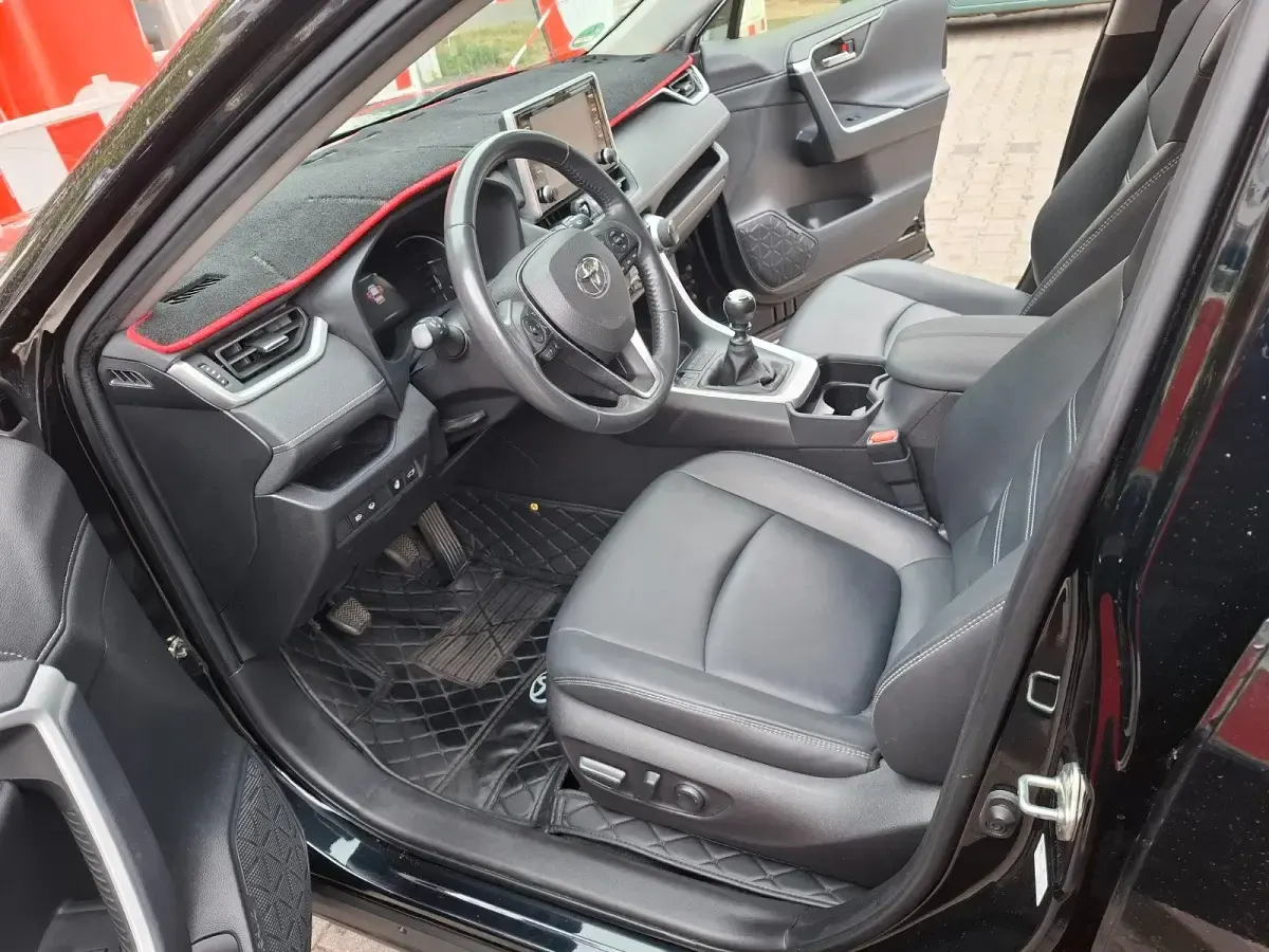Gebraucht Toyota RAV4 175 PS (128 kW) 2022 Schwarz SUV
