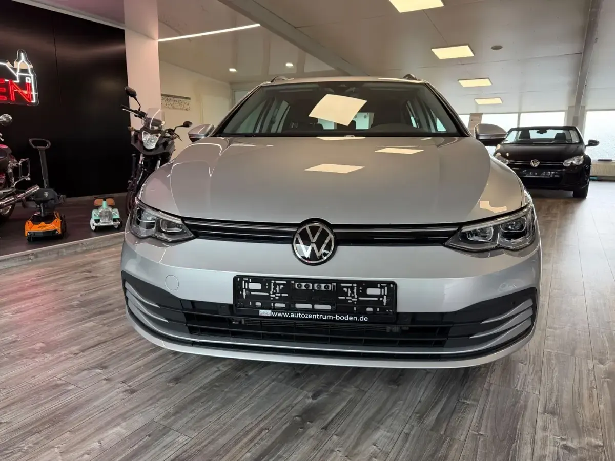 Gebraucht VW Golf VIII Life 116 PS (85 kW) 2022 Silber Kombi