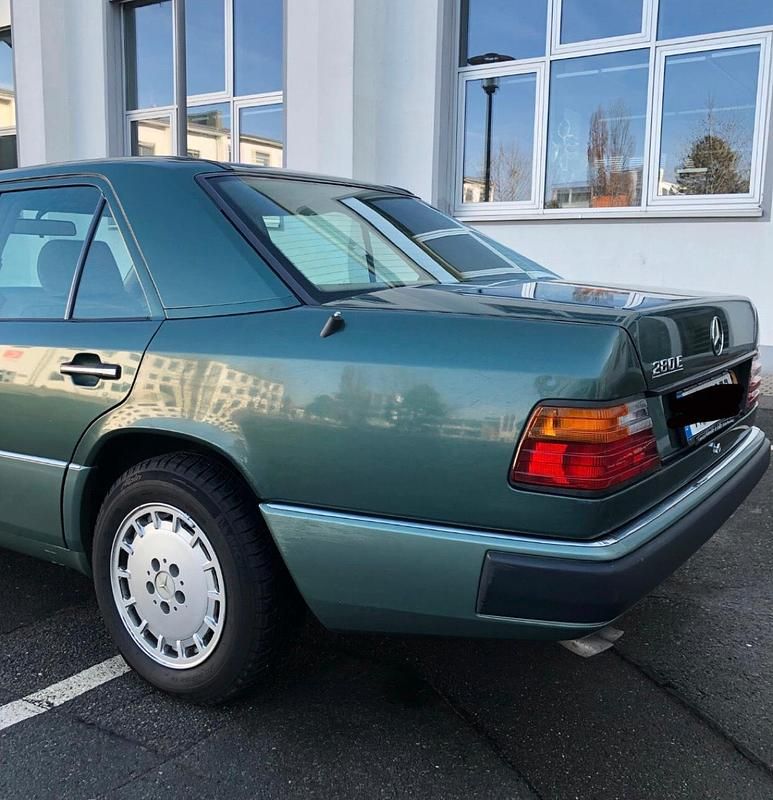 Brugt Mercedes E280 193 HK (141 kW) 1993 Grøn Sedan