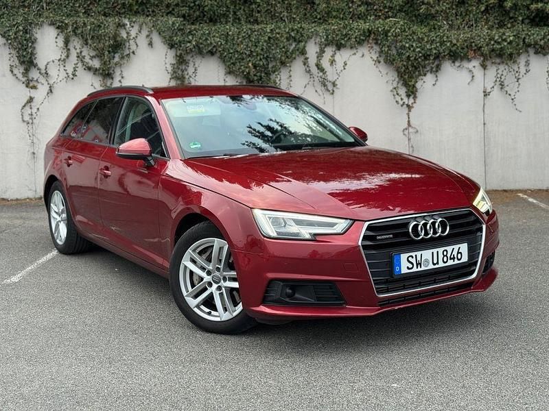 Gebraucht Audi A4 Ambiente 231 PS (169 kW) 2019 Rot Limousine