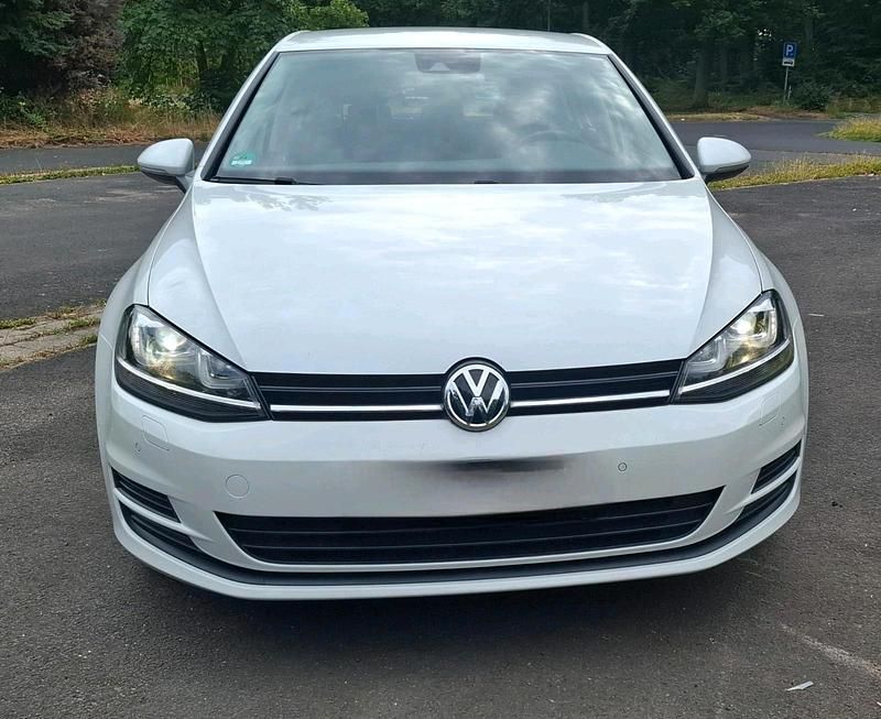Weiß Gebraucht 2015 VW Golf VII Limousine | 11.000 € (Guter Preis) - Bild 1/4