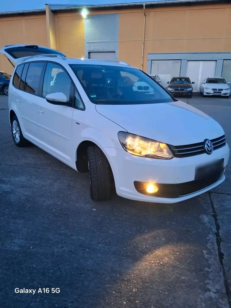 Gebraucht VW Touran 105 PS (77 kW) 2013 Weiß Van / Kleinbus
