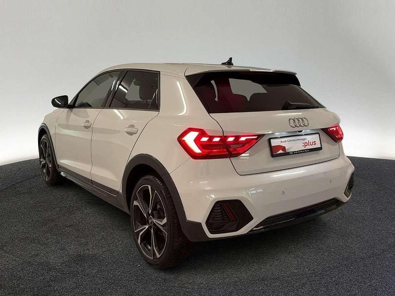 Gebraucht Audi A1 S-Line 110 PS (80 kW) 2023 Gletscherweiß metallic Limousine