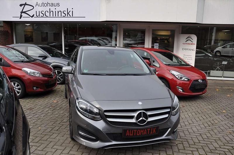 Gebraucht Mercedes B180 AMG 122 PS (89 kW) 2017 Grau Van / Kleinbus