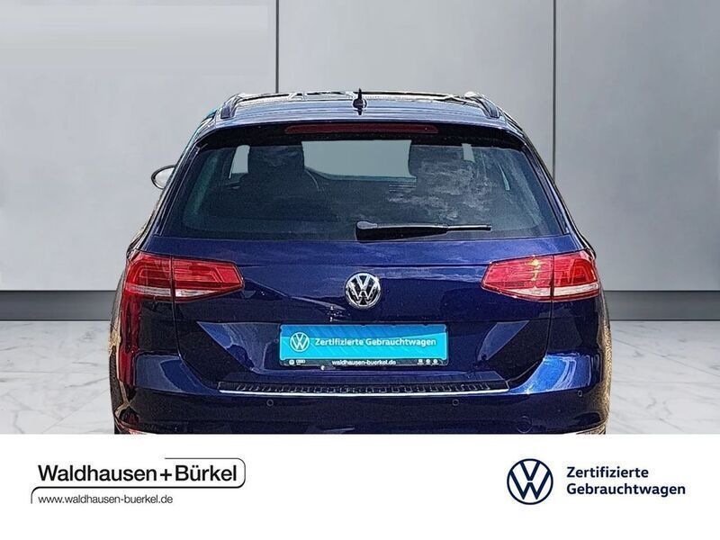 Gebraucht VW Passat Comfortline 190 PS (139 kW) 2018 Atlantik blue (blau) Kombi