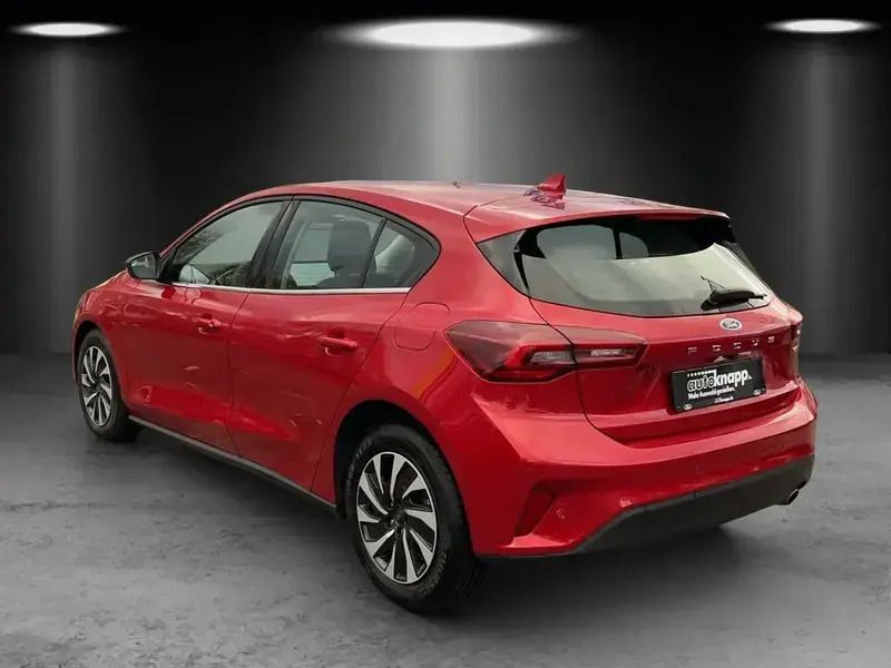 Gebraucht Ford Focus Titanium 125 PS (91 kW) 2023 Fantastic red Kleinwagen