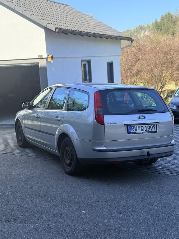 Occasion Ford Focus Trend 101 ch (74 kW) 2006 Argent Berline