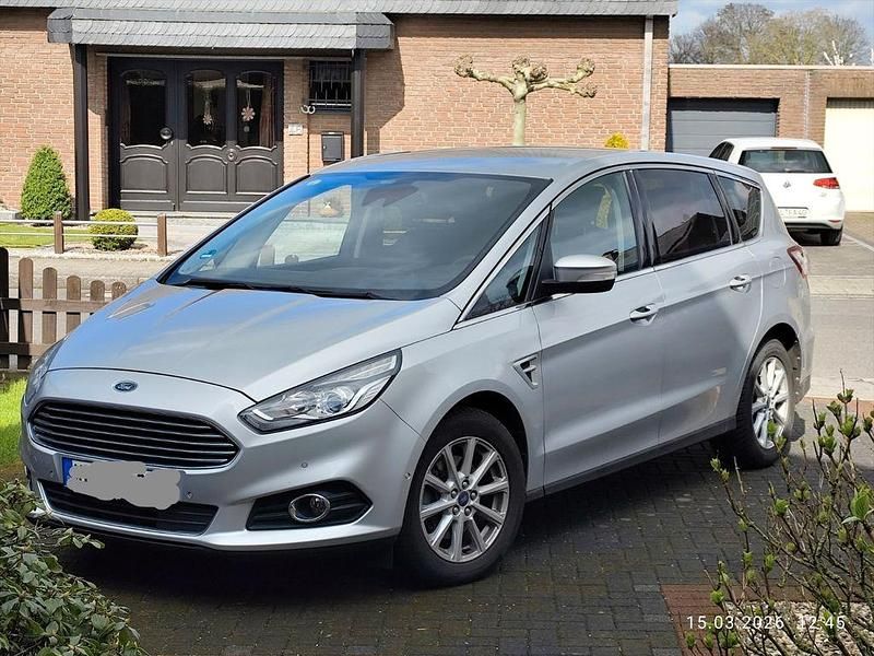 Gebraucht Ford S-MAX Titanium 150 PS (110 kW) 2016 Silber Van / Kleinbus