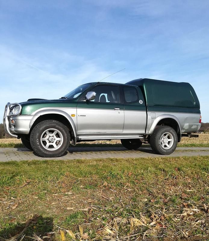 Grün Gebraucht 2002 Mitsubishi L200 Abholung | 6.500 € - Bild 1/4
