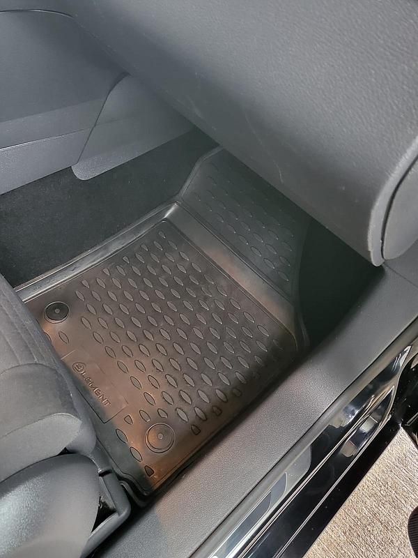 Gebraucht VW Touran 140 PS (102 kW) 2015 Schwarz Van / Kleinbus