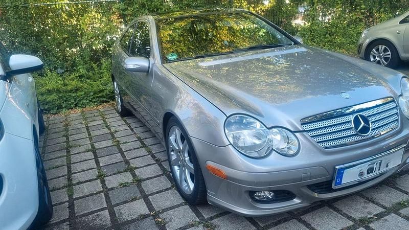 Braun Gebraucht 2004 Mercedes C200 Coupé | 3.900 € (Etwas zu teuer) - Bild 1/4