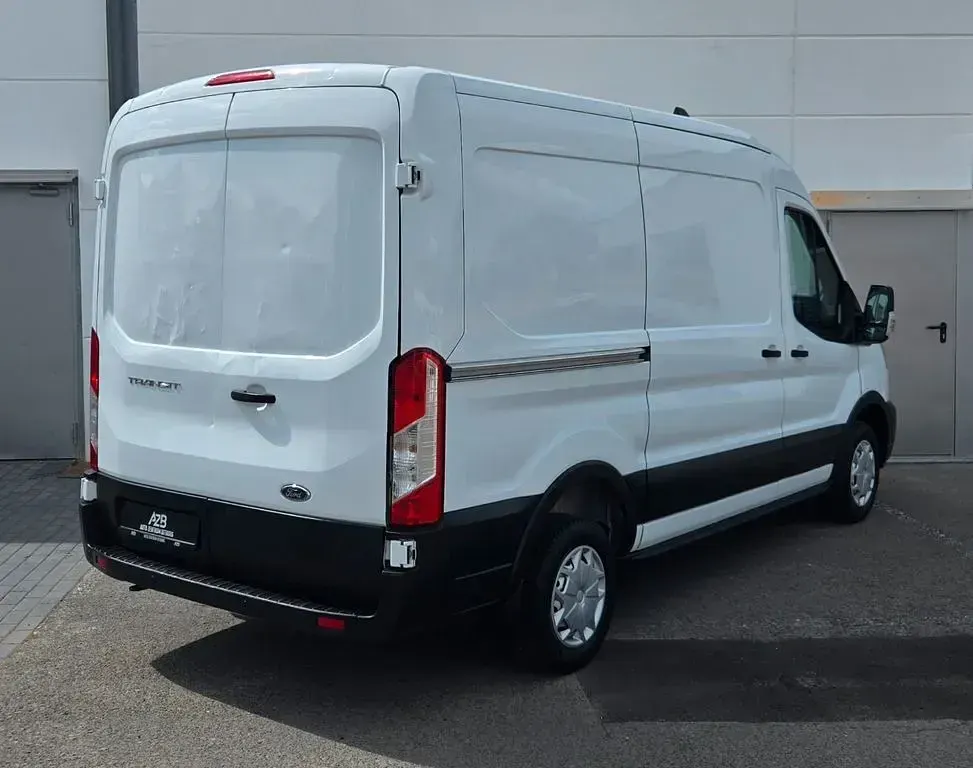 Gebraucht Ford Transit 131 PS (96 kW) 2024 Weiß Van / Kleinbus