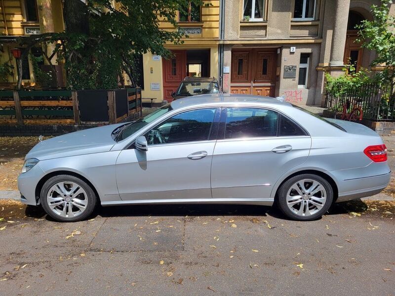 Silber Gebraucht 2012 Mercedes E350 Avantgarde Limousine | 11.499 € (Guter Preis) - Bild 1/4