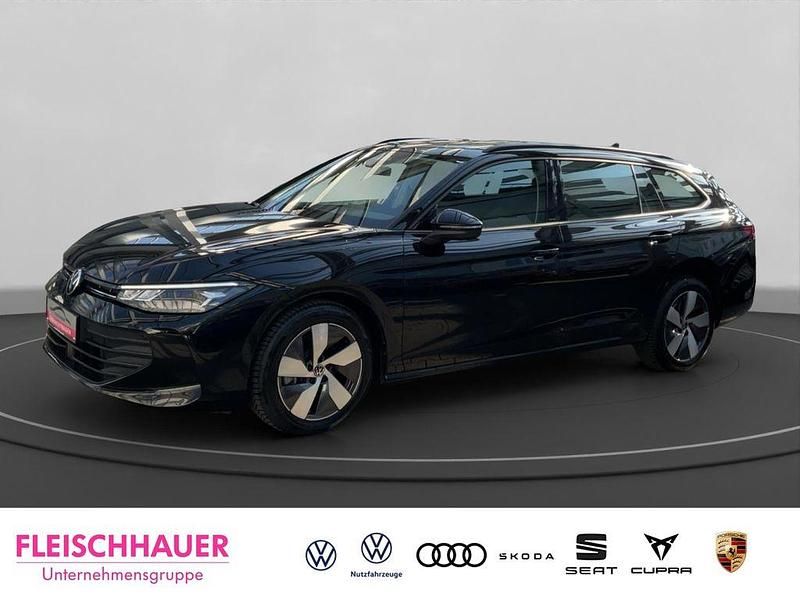 Gebraucht VW Passat Basis 150 PS (110 kW) 2025 Schwarz Kombi