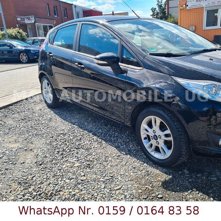 Schwarz Gebraucht 2016 Ford Fiesta Celebration Kleinwagen | 6.499 € (Fairer Preis) - Bild 1/4