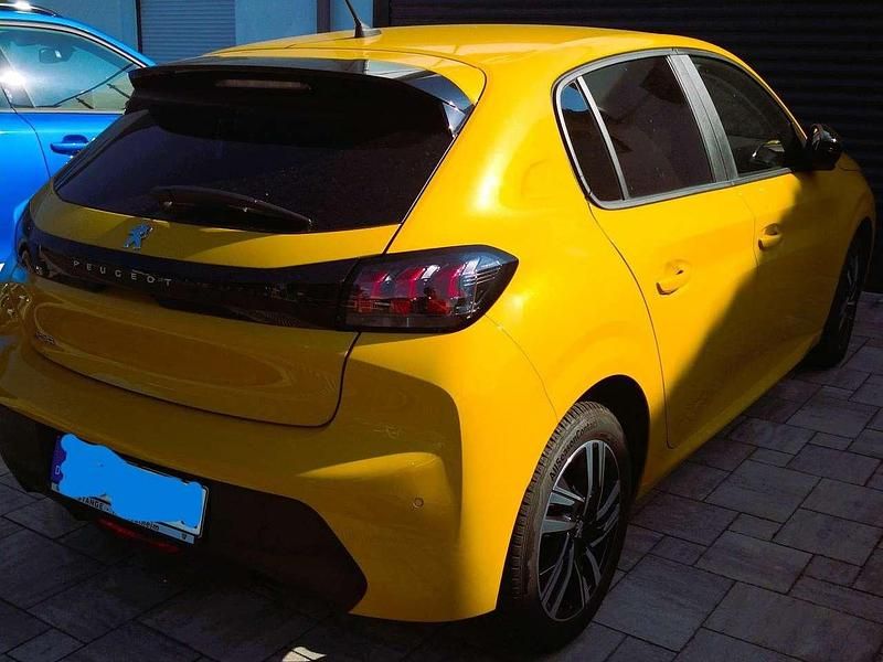 Gelb Gebraucht 2023 Peugeot 208 Active Kleinwagen | 19.200 € (Etwas zu teuer) - Bild 1/4