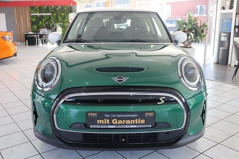 Gebraucht Mini Cooper S 135 kW (184 PS) 2021 British racing green metallic Kleinwagen