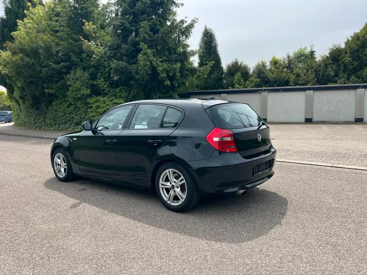 Gebraucht BMW 118 143 PS (105 kW) 2010 Schwarz Kleinwagen