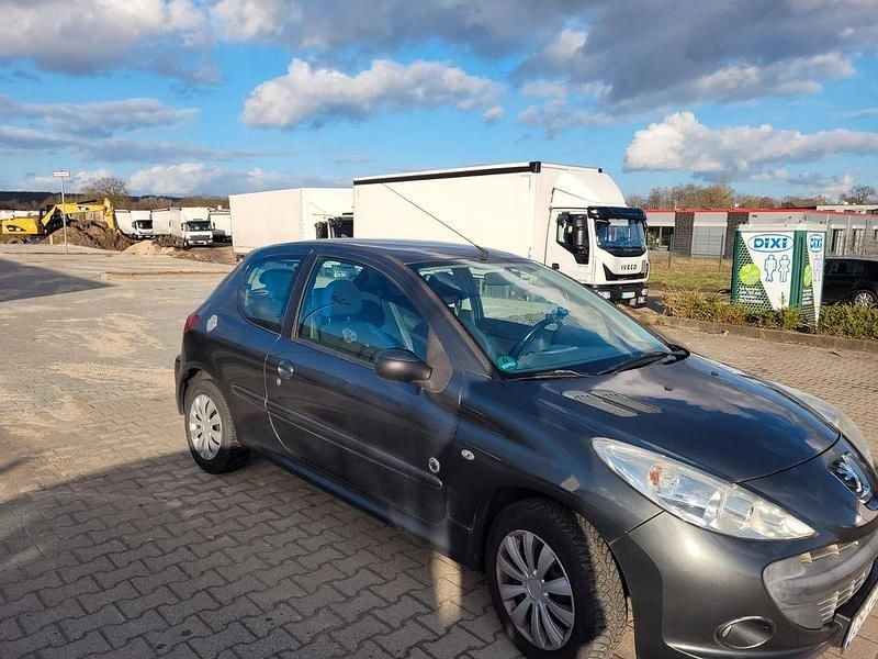 Gebraucht Peugeot 206 73 PS (53 kW) 2012 Grau Limousine