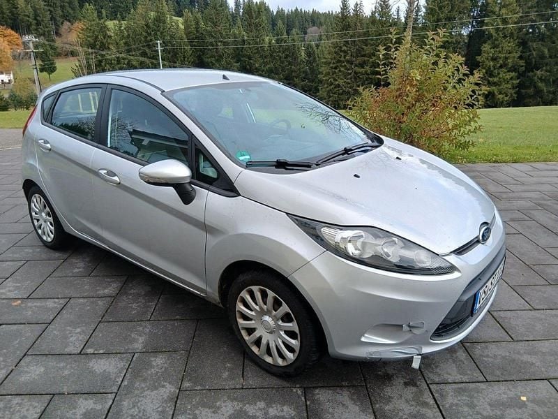Silber Gebraucht 2012 Ford Fiesta Trend Kleinwagen | 3.800 € (Guter Preis) - Bild 1/4