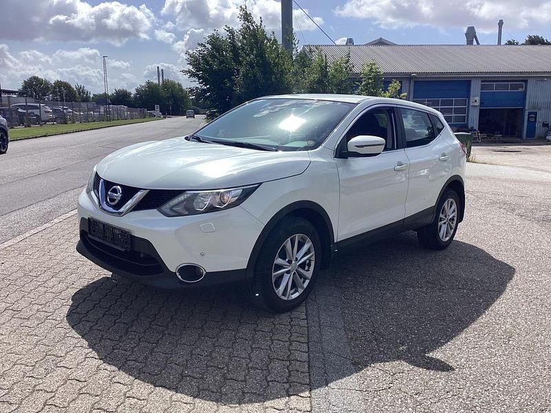 Weiß Gebraucht 2017 Nissan Qashqai Acenta Connect SUV | 8.499 € - Bild 1/4