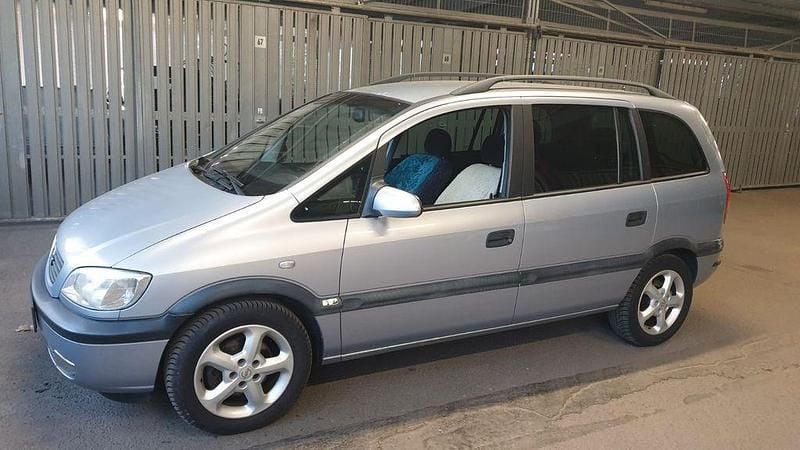 Gebraucht Opel Zafira Edition 125 PS (91 kW) 2003 Silber Van / Kleinbus