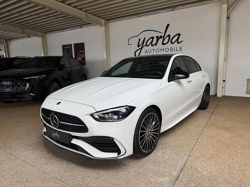 Weiß Gebraucht 2022 Mercedes C200 AMG line Limousine | 36.800 € - Bild 1/4