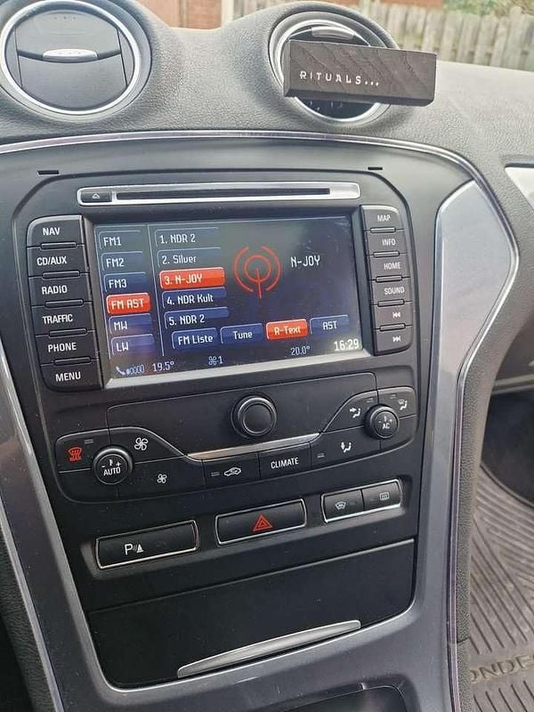 Gebraucht Ford Mondeo Champions Edition 140 PS (102 kW) 2012 Blau Kombi