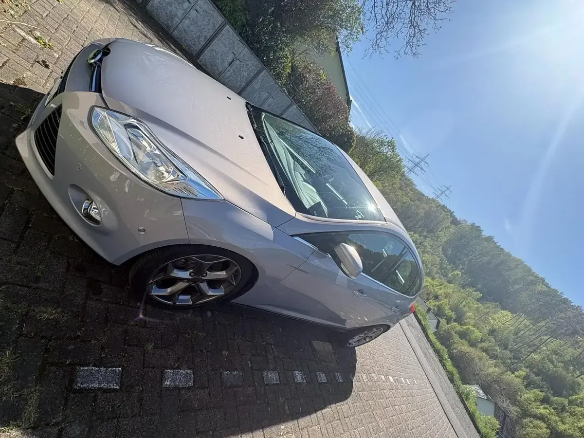 Gebraucht Ford Focus 150 PS (110 kW) 2012 Grau Limousine